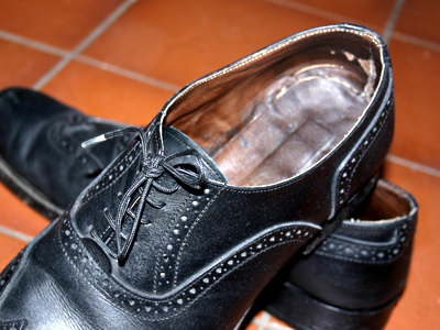Bei Fußfehlstellungen hilft eine spezielle Schuheinlage