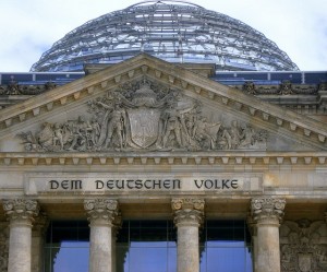 Der Berliner Reichstags ist Sitz der deutschen Regierung